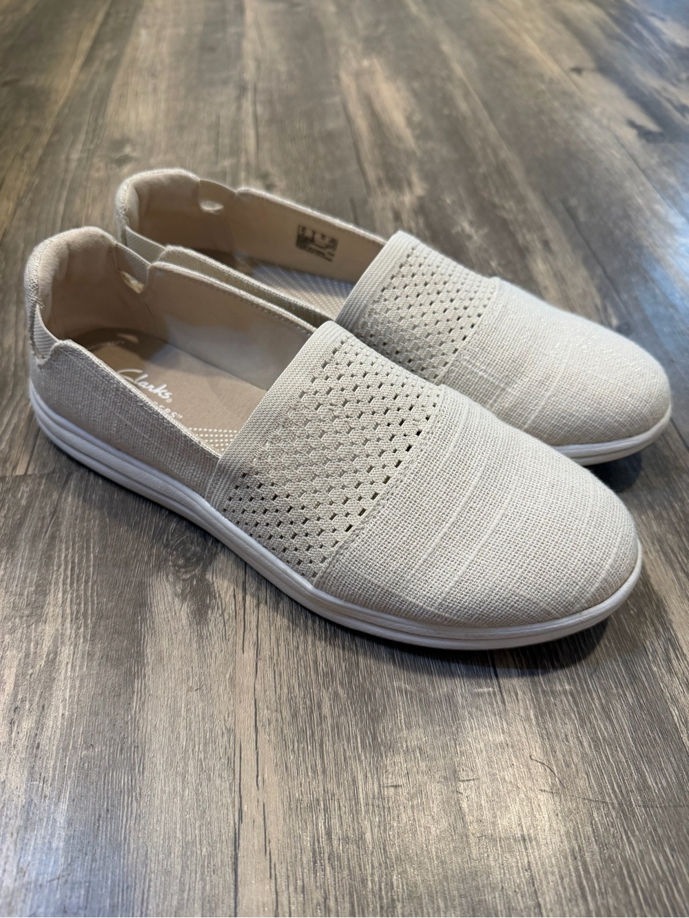 Clarks Cloudsteppers Breeze Vibe Slip-On Sneakers Beige Washable Cushion Soft